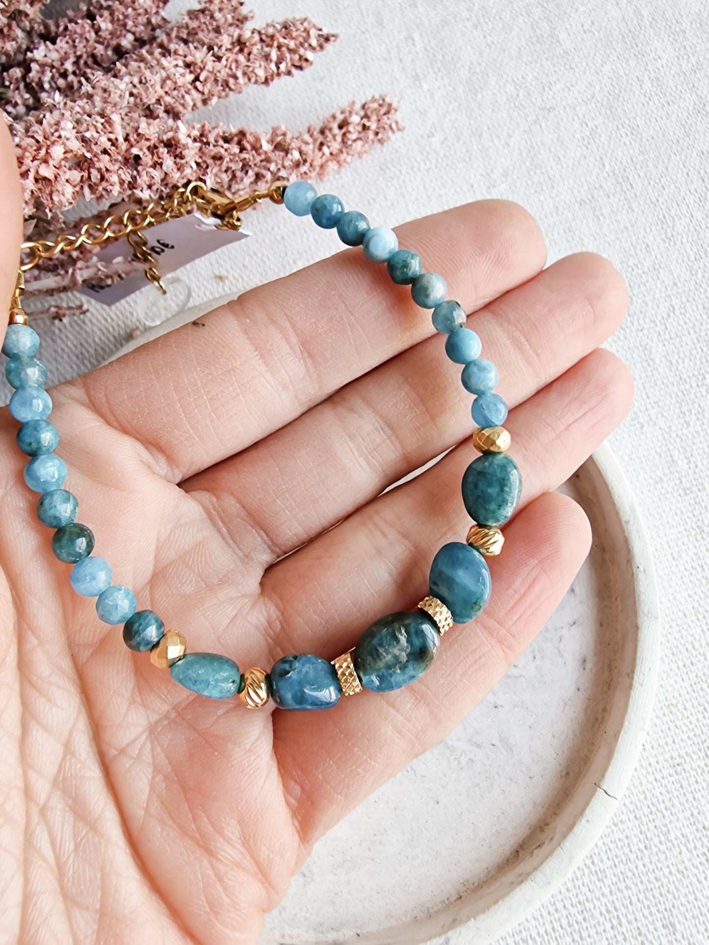 Pulsera Amuleto de Apatita | Motivación, Creatividad y Calma Mental.