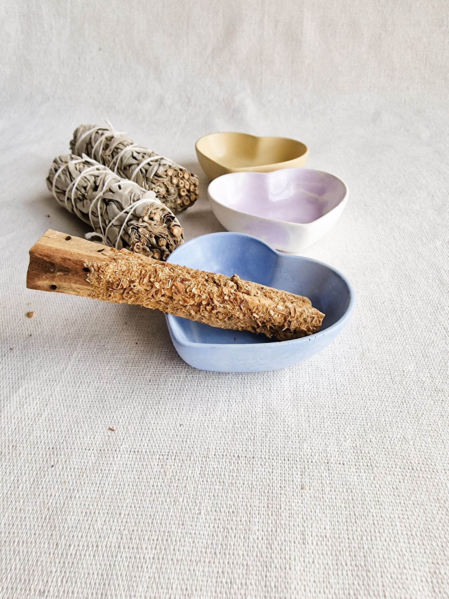 Quemador Sahumador Corazón Cemento Amarillo