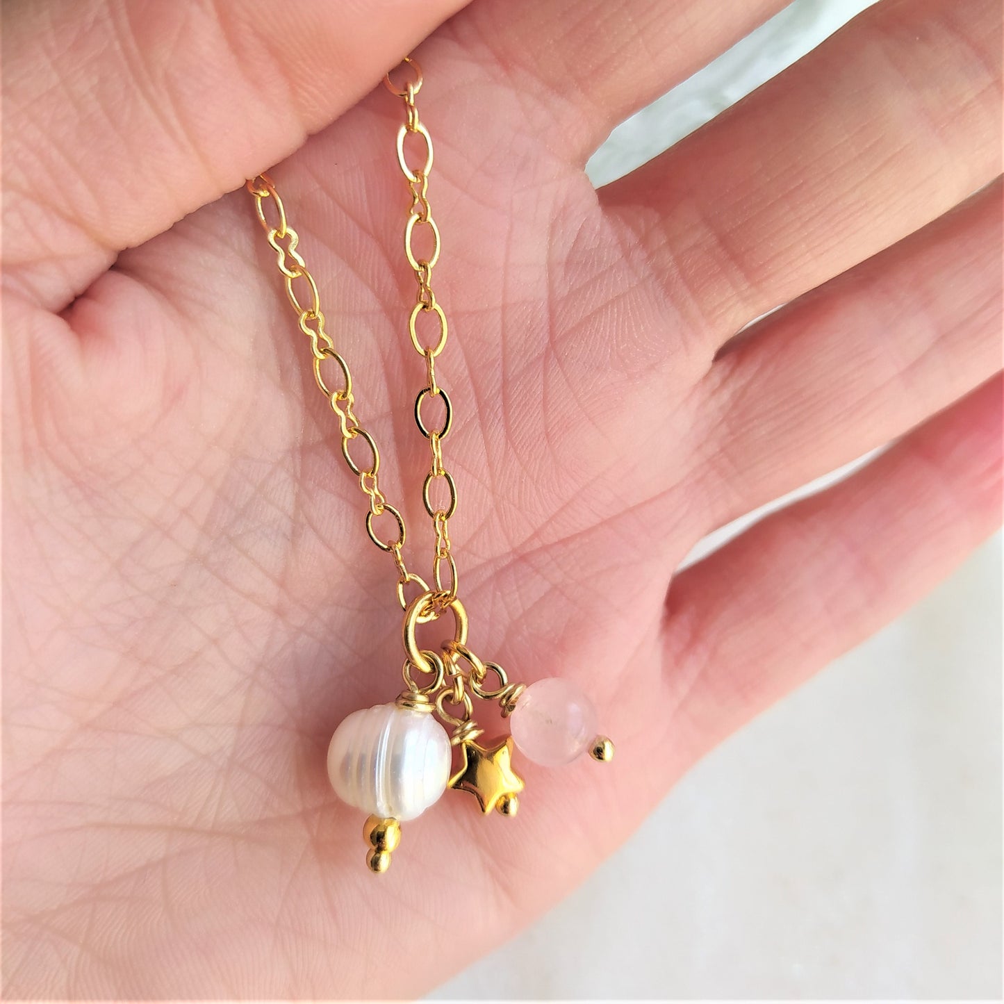 Charm Perla y Cuarzo