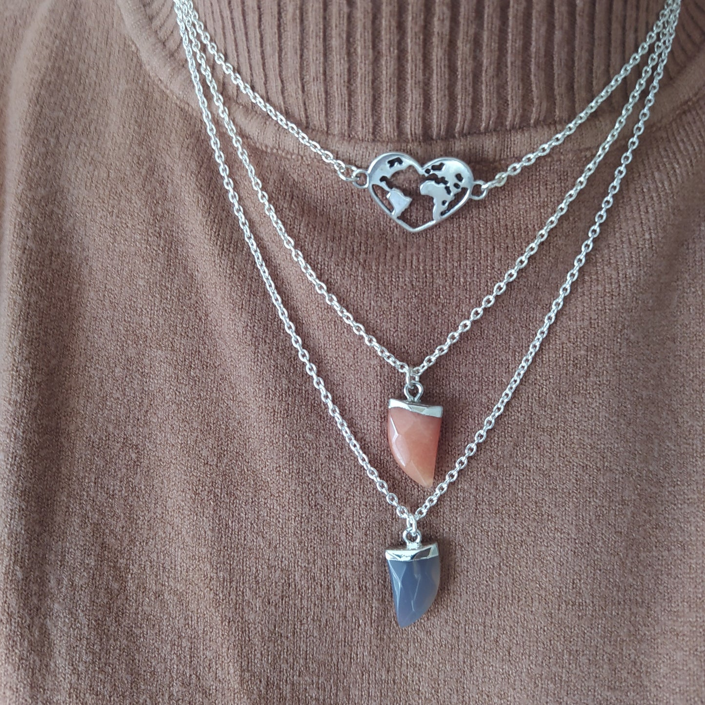 Collar Diente Cuarzo Gris Plateado