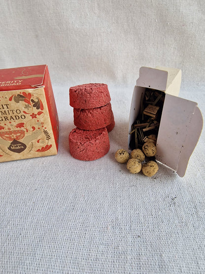 Los kits de Humito Sagrado combinan hierbas, maderas y resinas sagradas que potencian sus bondades naturales. En cada uno encontrarás el modo de uso y una breve descripción de cada una de ellas, tal como su origen y las propiedades de cada una, junto a una declaración y afirmación positiva.