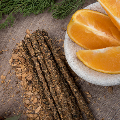 Incienso Línea Natural Citronella, Naranja y Palo Santo Sagrada Madre · Entusiasmo y vitalidad