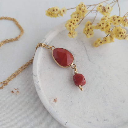 Lo elijas por su color, su diseño o su energía revitalizadora, el collar Julieta en Jaspe Rojo no te decepcionará.