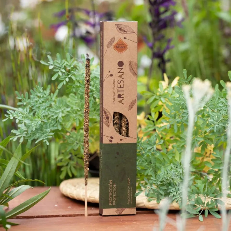 Incienso Artesano Sagrada Madre Palo Santo y Ruda | Limpieza Intensa, Protección y Renovación