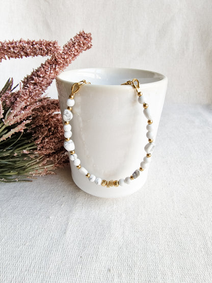 Pulsera Amuleto de Howlita | Calma, Paciencia y Estabilidad.