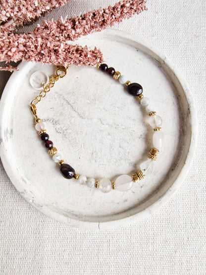 Pulsera Amuleto Minerva para la Fuerza Femenina y el Equilibrio.