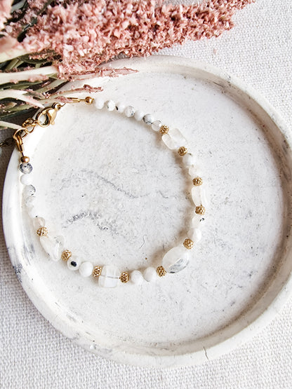 Pulsera Amuleto de Piedra Luna | Intuición, Ciclos Femeninos y Serenidad.