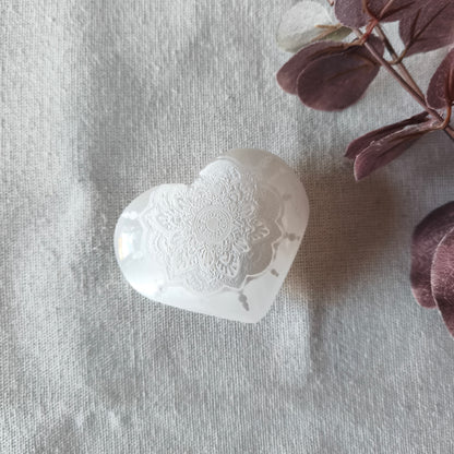 Corazón de Selenita Grabado con Mandala | Limpieza de Energética, Calma y Armonía