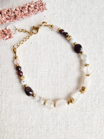 Pulsera Amuleto Minerva para la Fuerza Femenina y el Equilibrio.