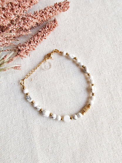 Pulsera Amuleto de Howlita | Calma, Paciencia y Estabilidad.