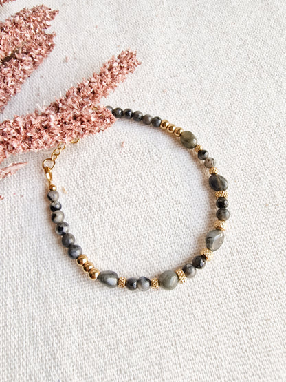 Pulsera Amuleto de Labradorita | Protección, Magia y Calma Mental.