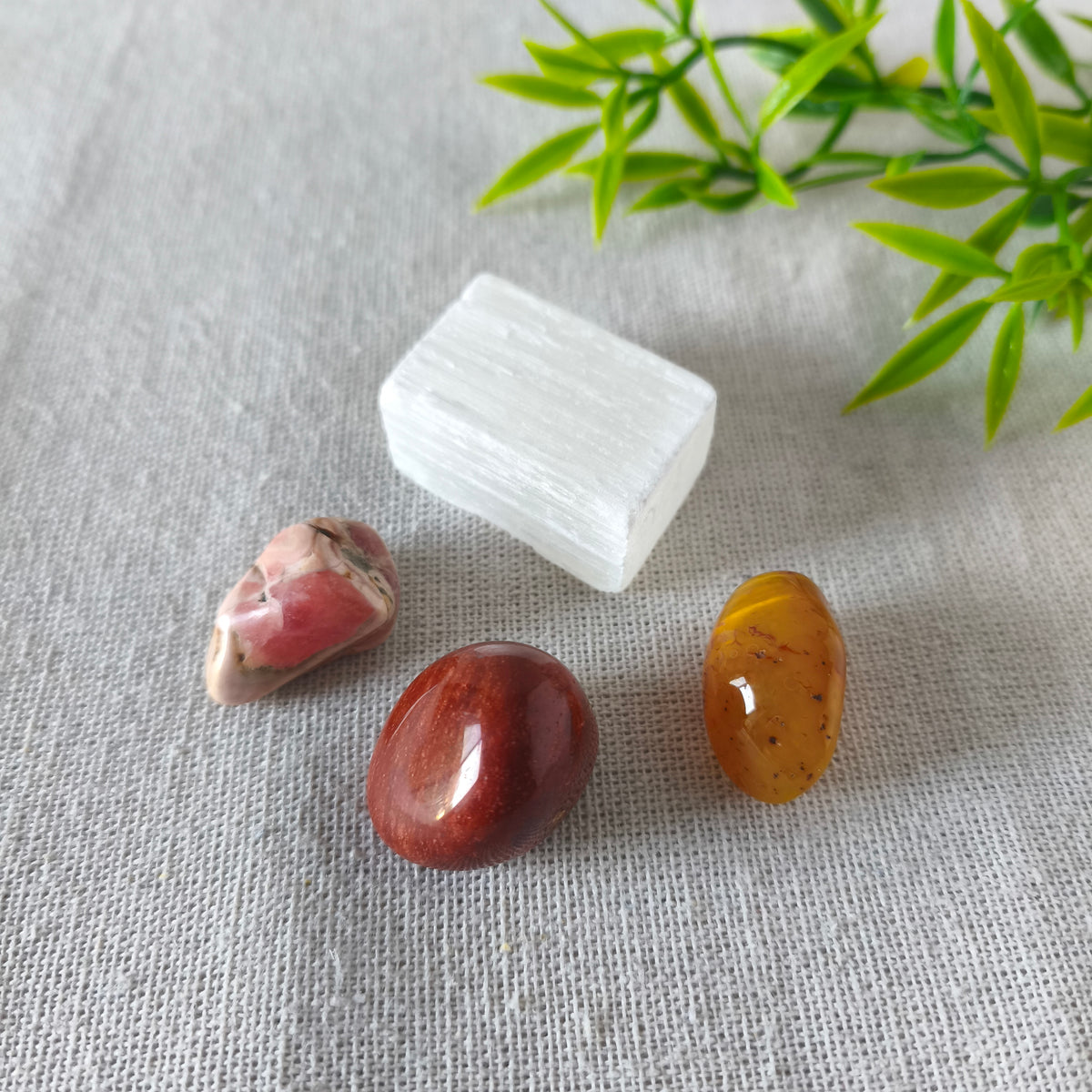 Cubo Irregular de Selenita 3x3 cm | Estabilidad, Limpieza Energética y Paz
