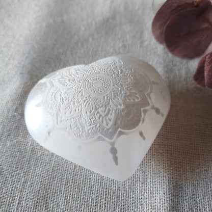 Corazón de Selenita Grabado con Mandala | Limpieza de Energética, Calma y Armonía